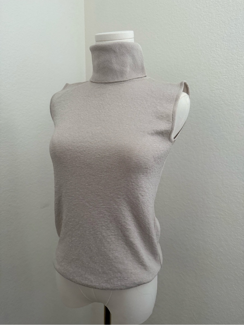 Sleeveless Turtleneck Sweater - Light Taupe